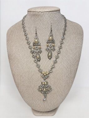 Vintage Signed Monet Necklace & Earrings Set
